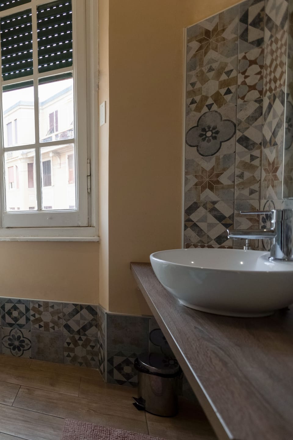 Classic Single Room | Bathroom | Shower, rainfall showerhead, hair dryer, towels