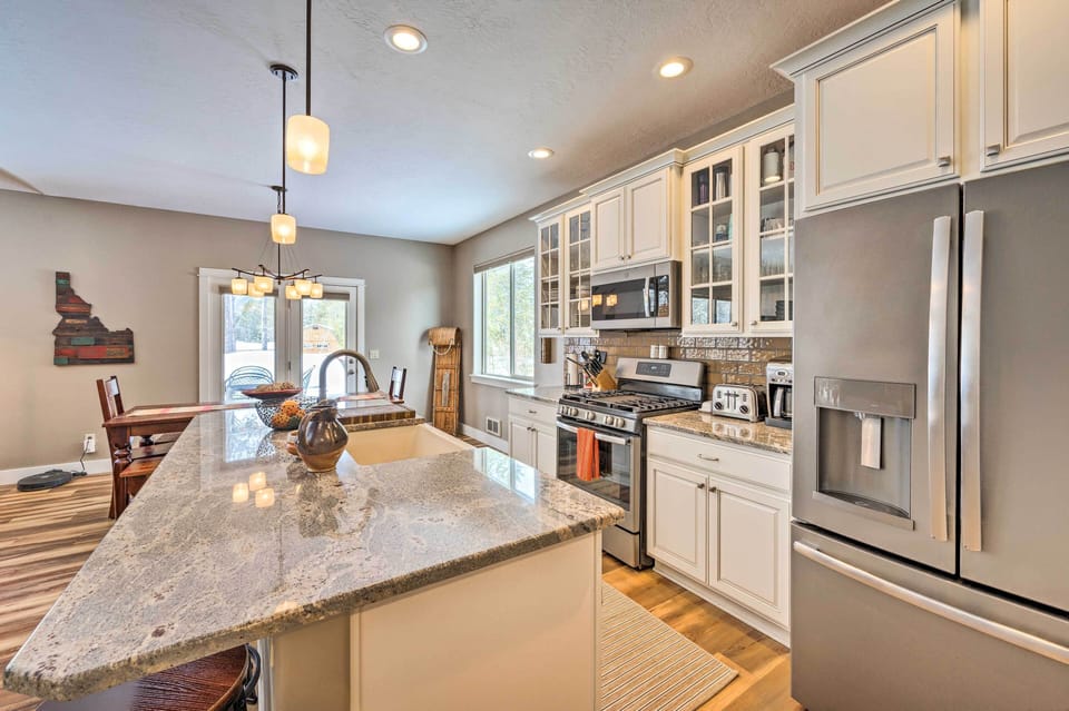 Kitchen | Dishware & Flatware | Drip Coffee Maker | Toaster