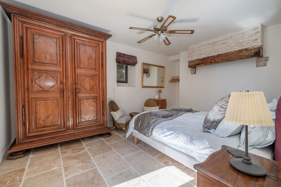 Bedroom 1 with kingsize bed