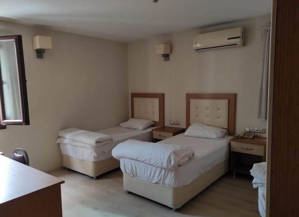 Deluxe Triple Room | Premium bedding, laptop workspace, bed sheets