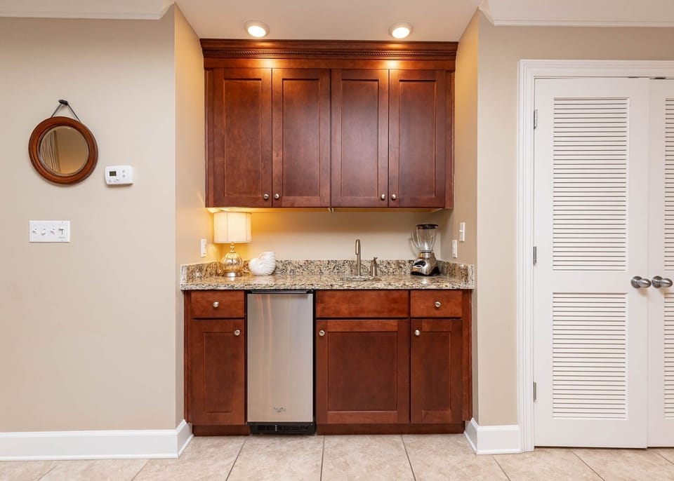 Condo, 3 Bedrooms | Private kitchen | Fridge, oven, coffee/tea maker