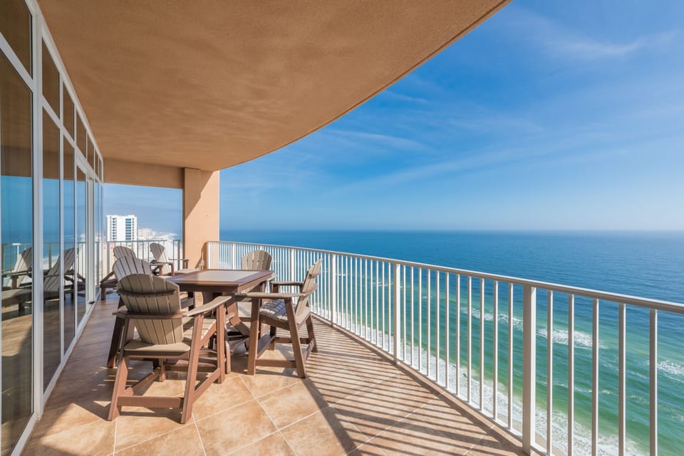 Condo, 4 Bedrooms | Property grounds