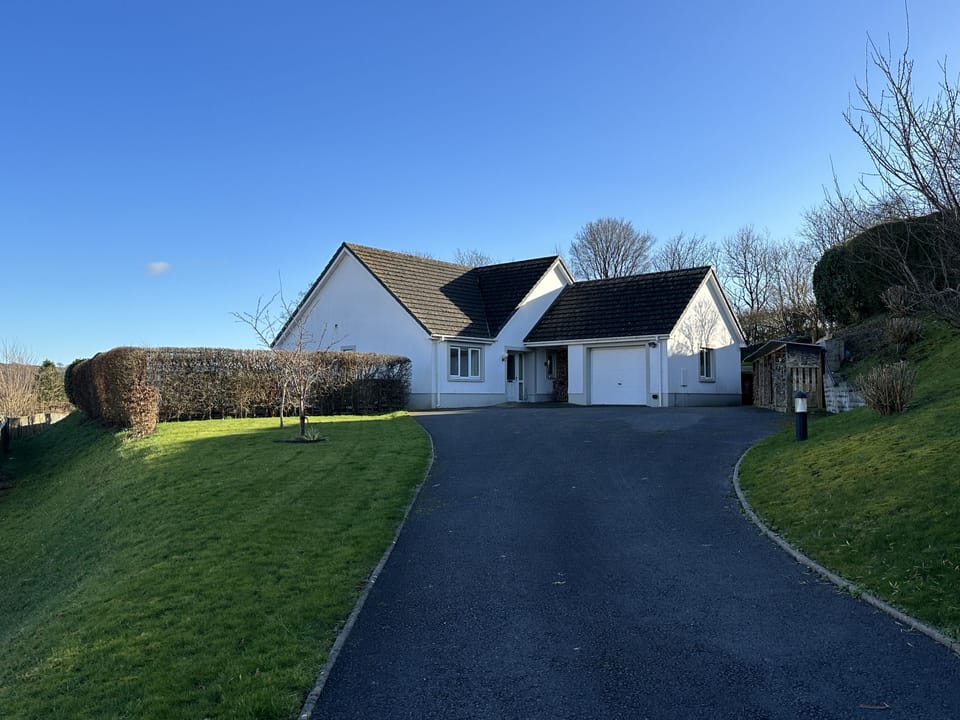 entrance driveway