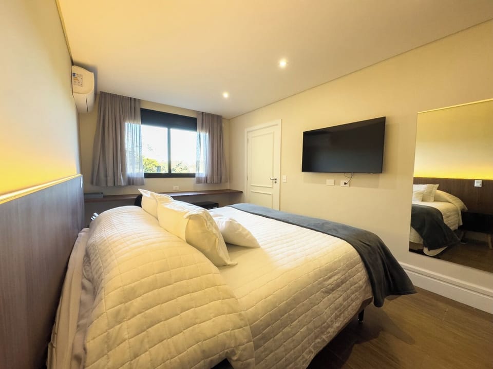 Standard Room | Hypo-allergenic bedding, minibar, desk, laptop workspace