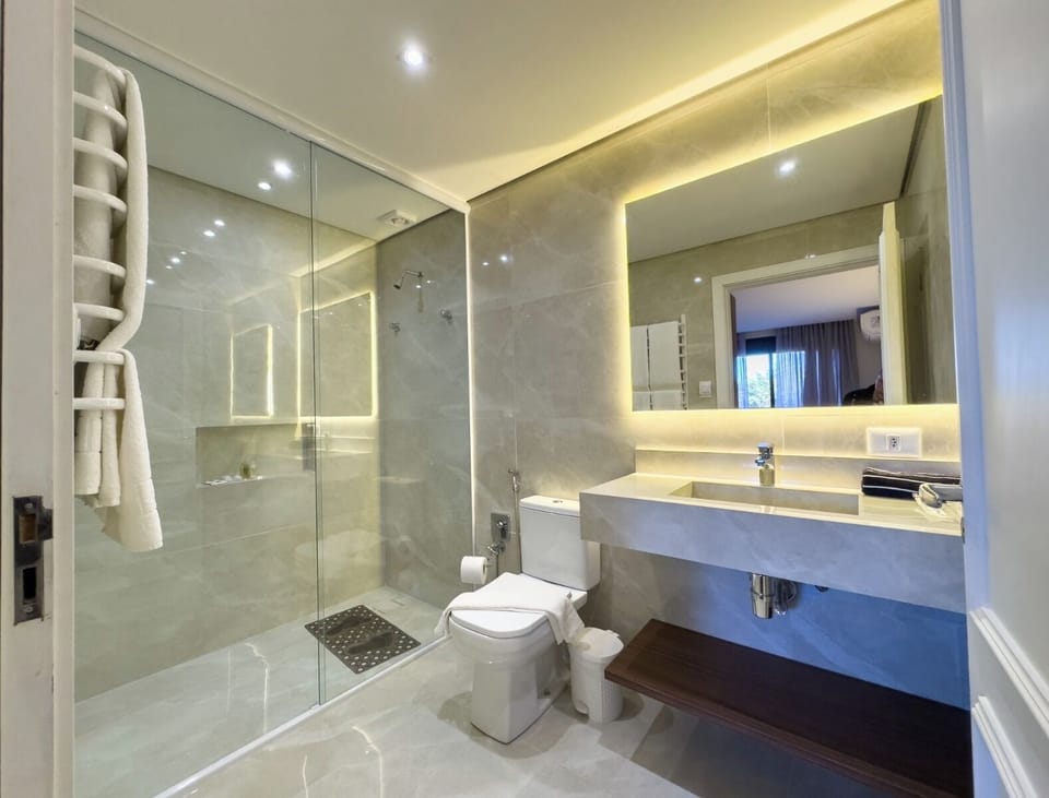 Standard Room | Bathroom | Shower, rainfall showerhead, hair dryer, heated floors