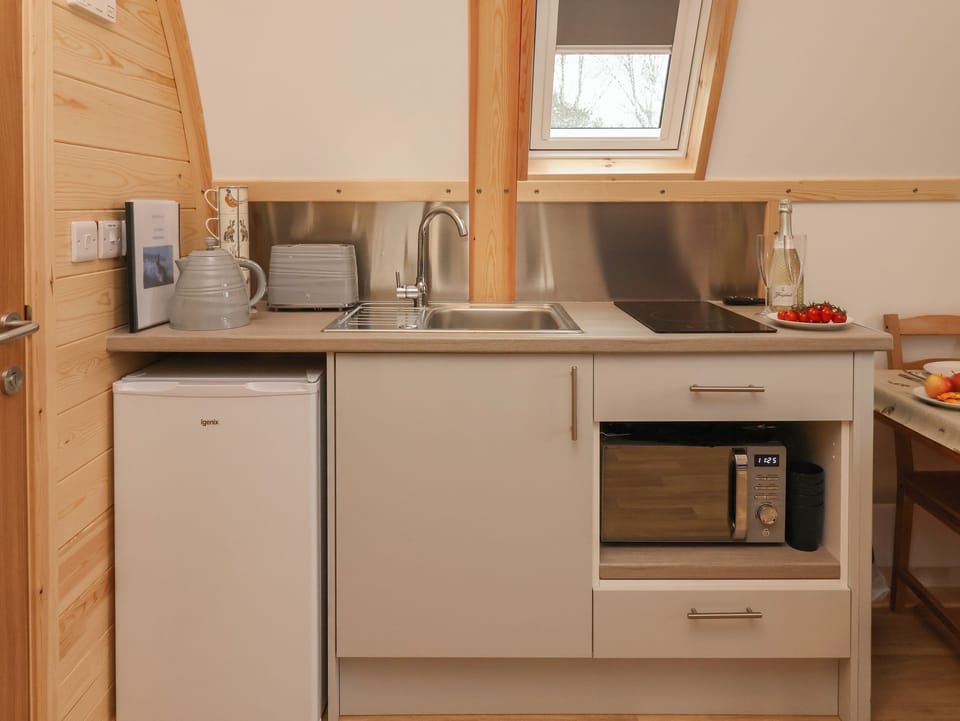 Cookware/dishes/utensils