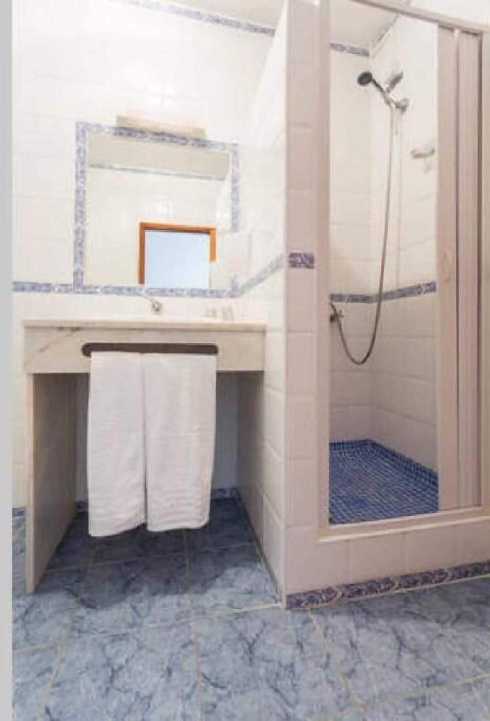 Quadruple Room | Bathroom | Towels, toilet paper