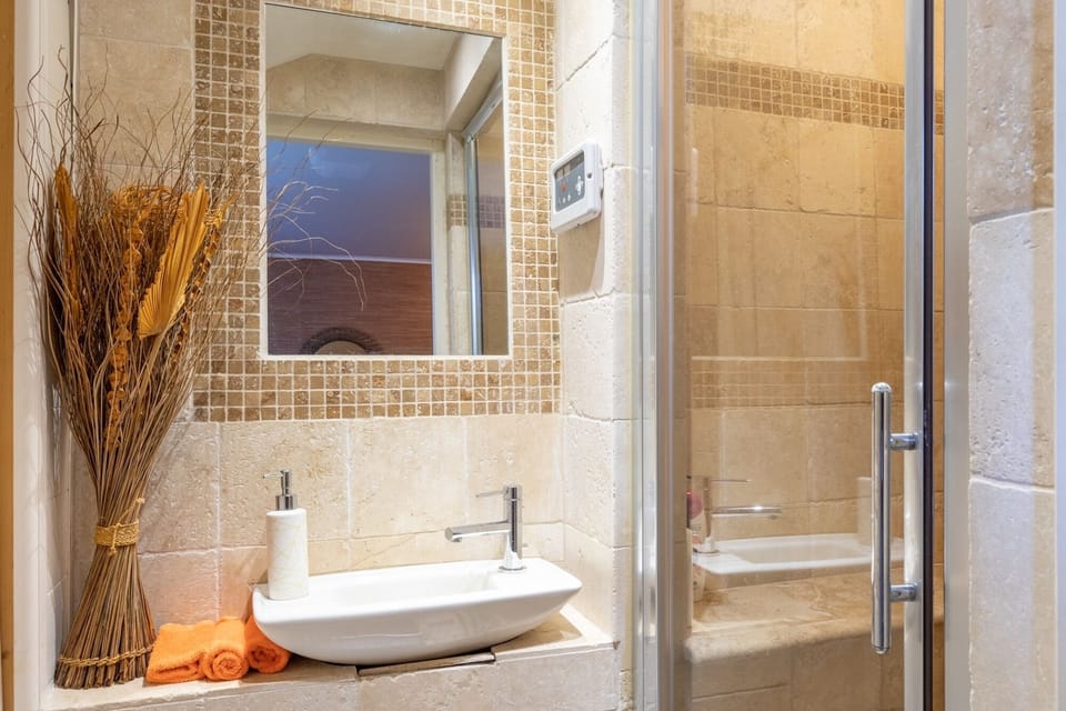 Executive Apartment, 1 Queen Bed, Smoking, Pool Access | Bathroom | Shower, rainfall showerhead, hair dryer, bathrobes