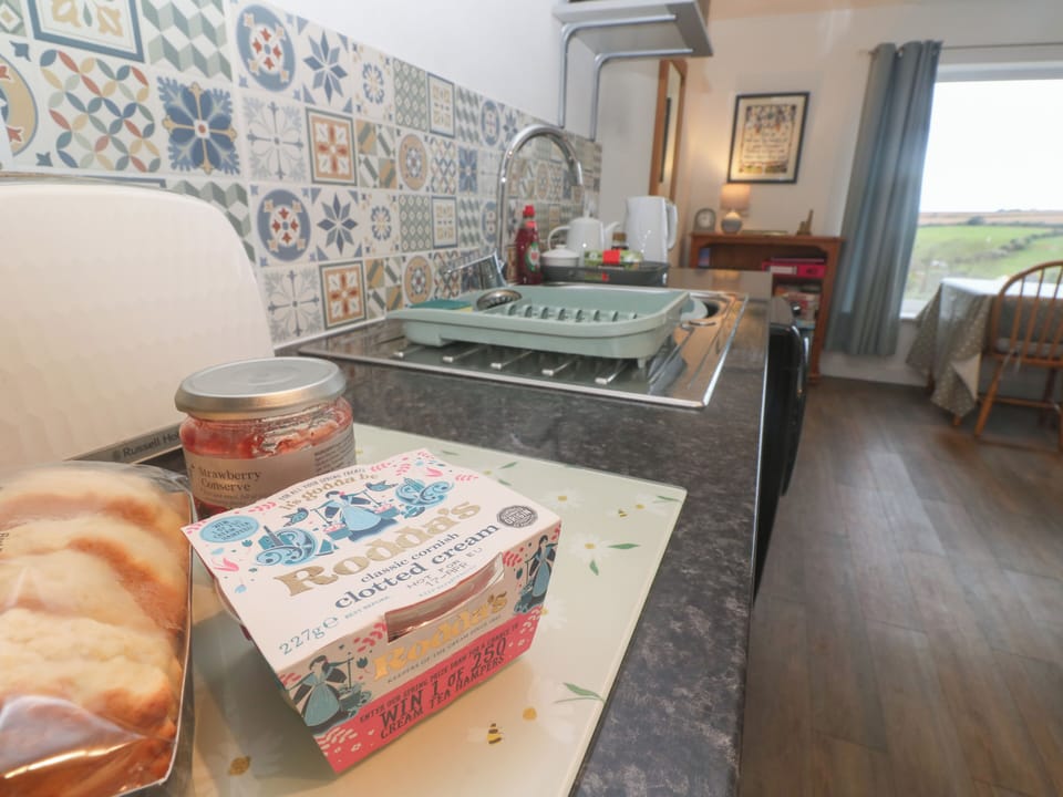 Cottage | Dining