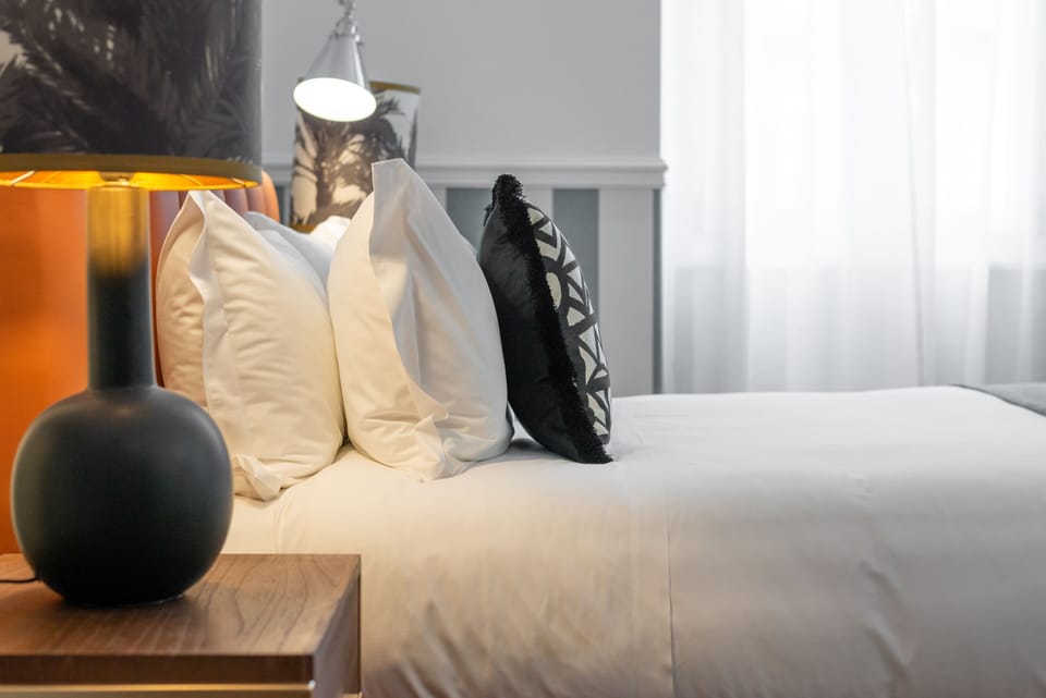 Junior Suite | In-room safe, desk, laptop workspace, blackout drapes