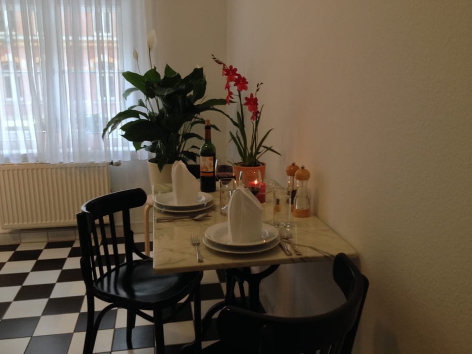 Apartment, 1 Bedroom | Private kitchen | Coffee/tea maker, fridge, microwave, stovetop