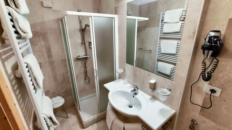 Standard Double Room | Room amenity