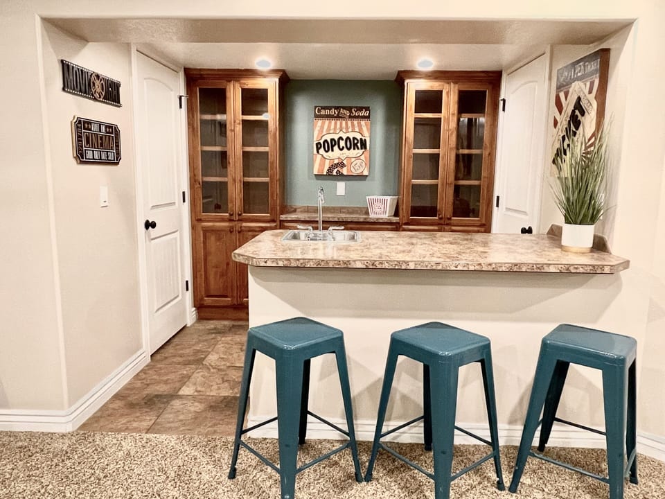 Kitchenette (Basement)