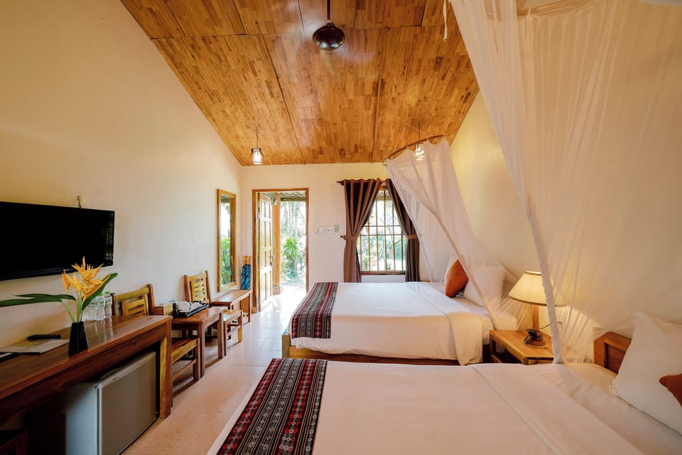 Family Bungalow, Garden View (2 King Beds) | Minibar, in-room safe, desk, blackout drapes