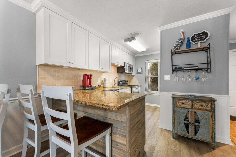 Full kitchen