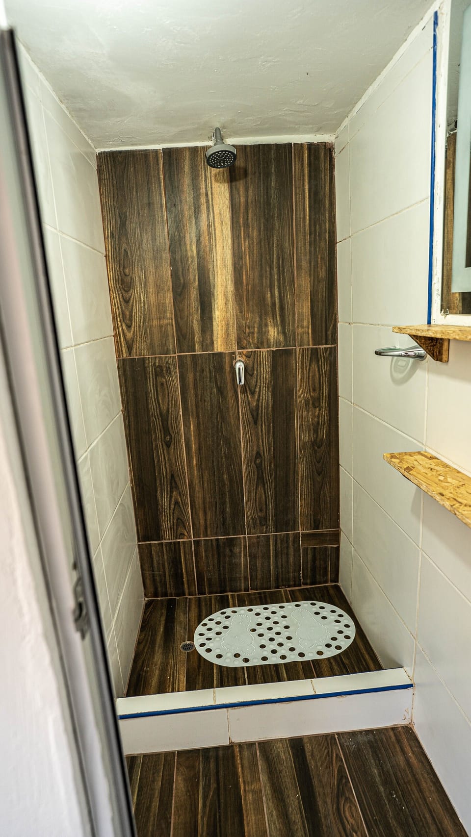 Classic Double Room, 1 Queen Bed, Shared Bathroom | Bathroom | Free toiletries, towels, soap, toilet paper