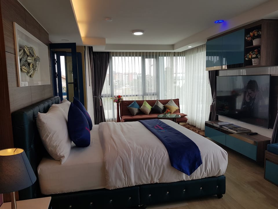 Desk, WiFi (free), bed sheets