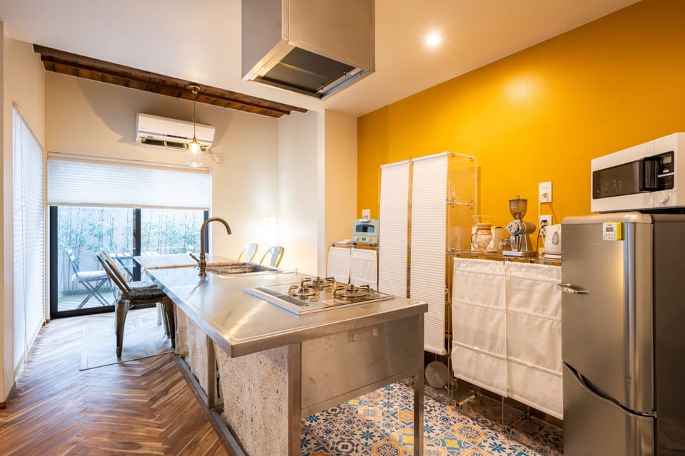 Basic House | In-room dining