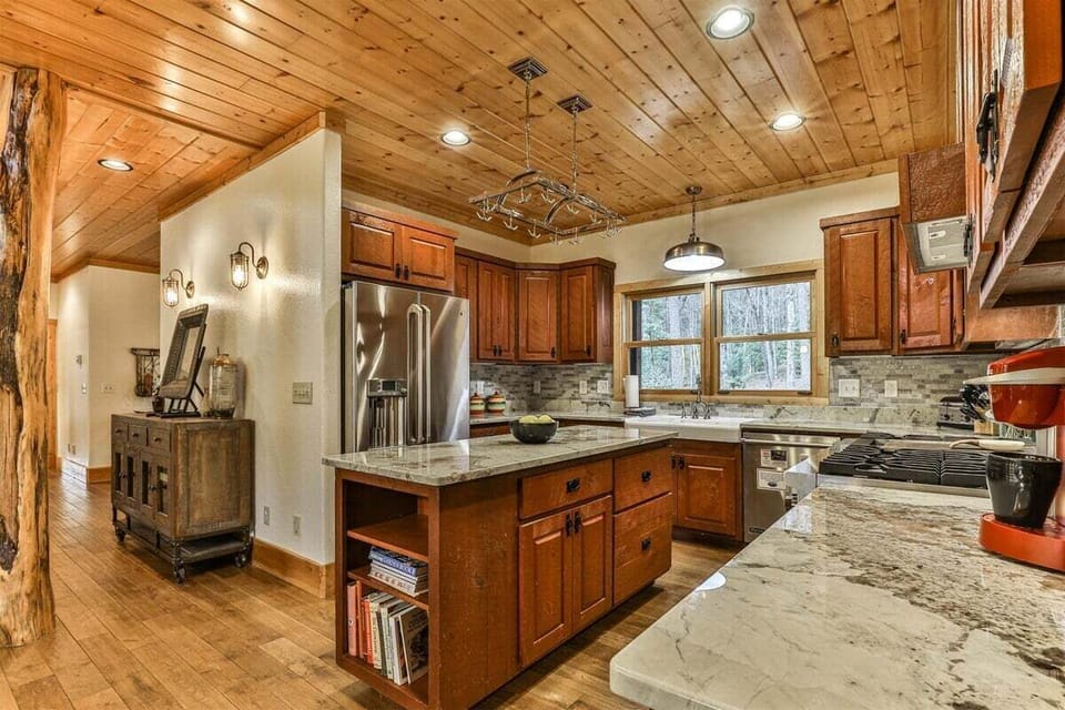 Fully Stocked Kitchen