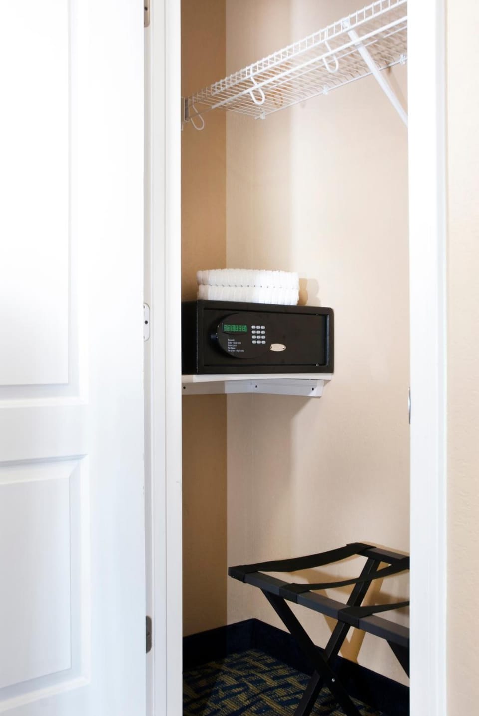 Premium bedding, in-room safe, desk, iron/ironing board