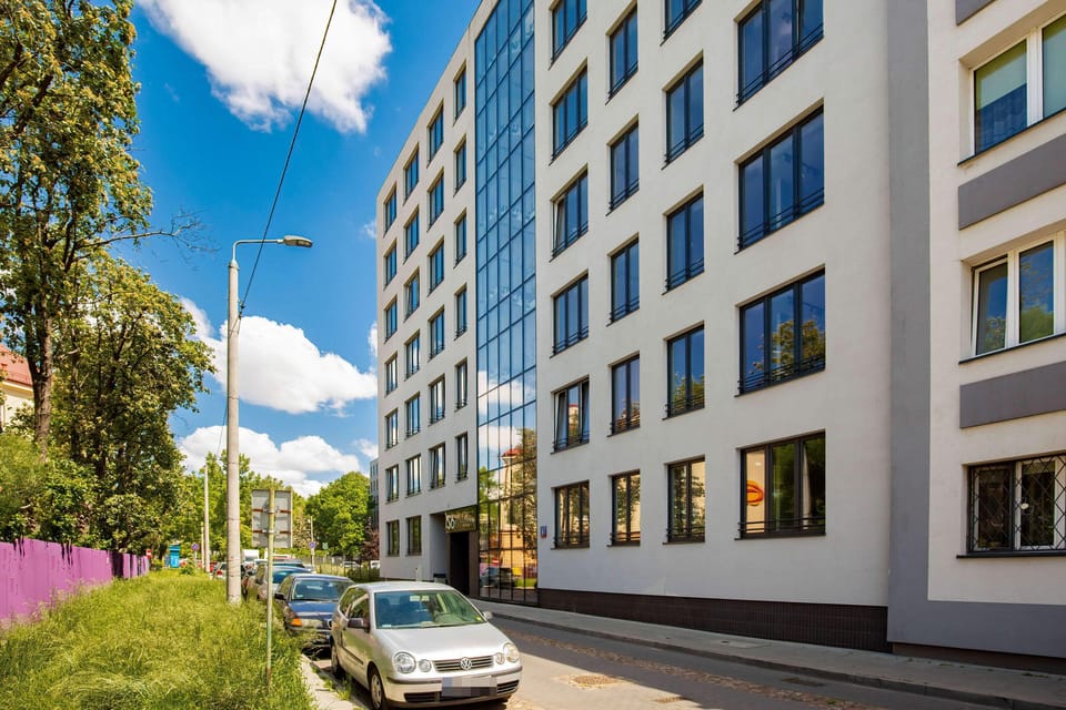 Enjoy easy access to the city's attractions from this well-located building. 