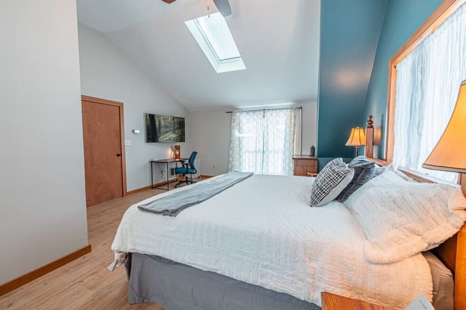 King bed and work space