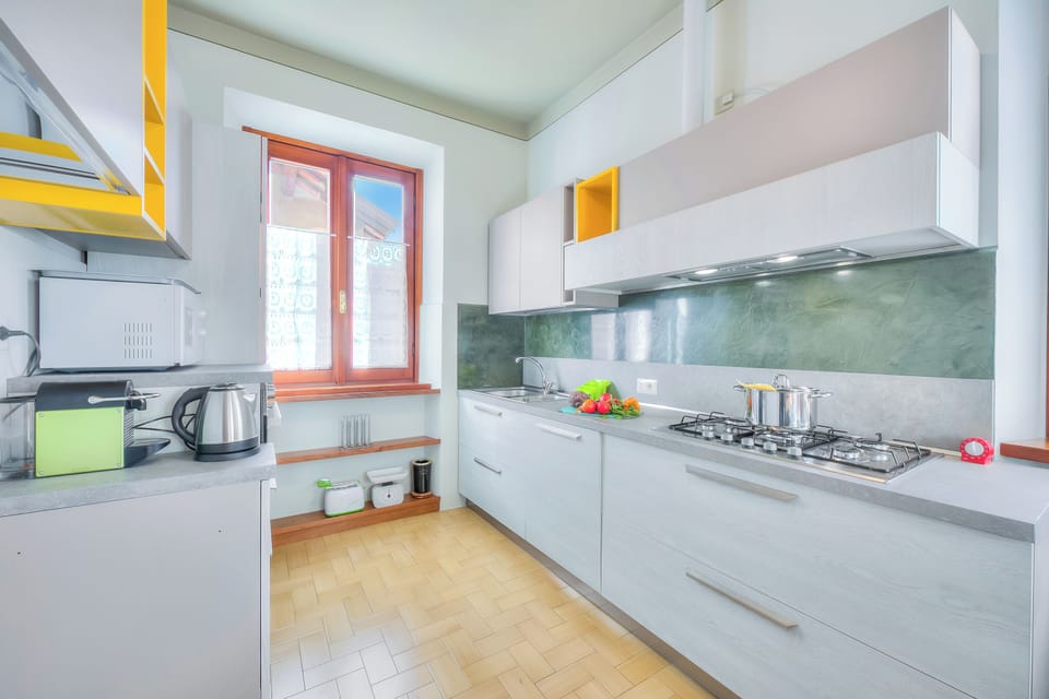Family House, 2 Bedrooms, Microwave (Anita Lake, 2BR Retreat w/ Shared) | Private kitchen