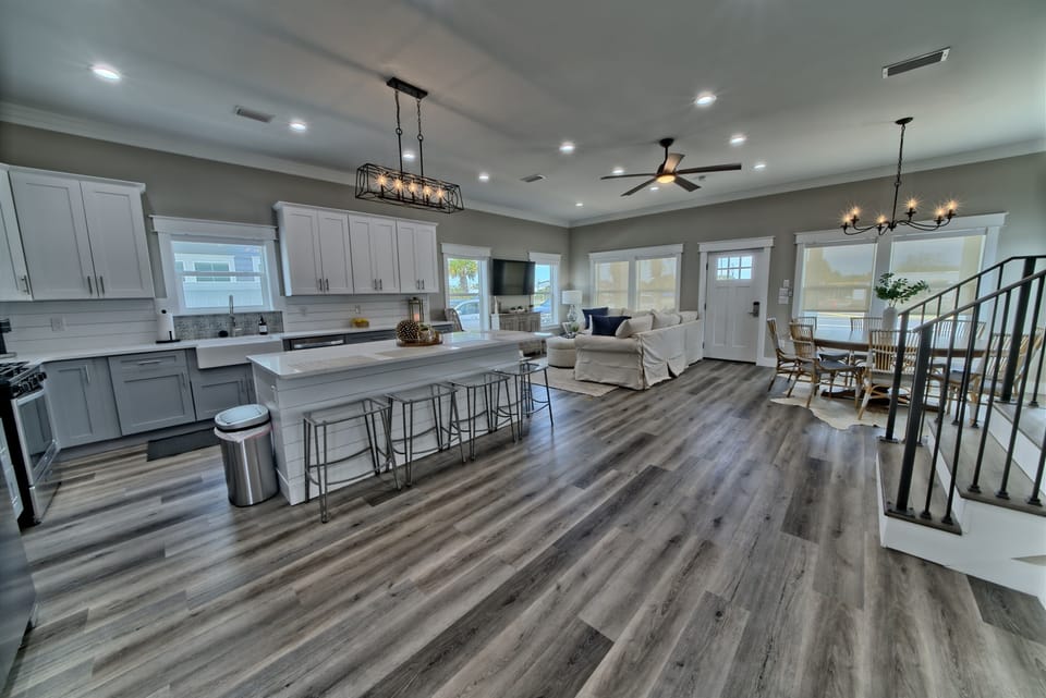 Gorgeous Kitchen and Living Room