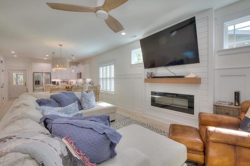 Living Room 
GW 3.2023