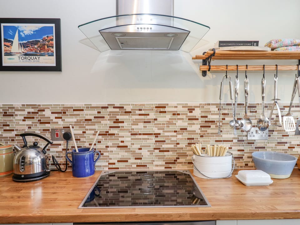 Fridge, dishwasher, electric kettle, toaster