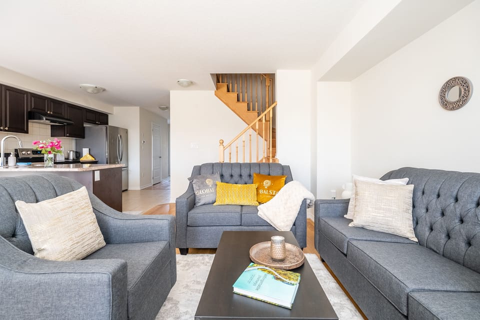 Elite Townhome, 3 Bedrooms, Patio, City View | Living area | 42-inch flat-screen TV with digital channels, TV, Netflix