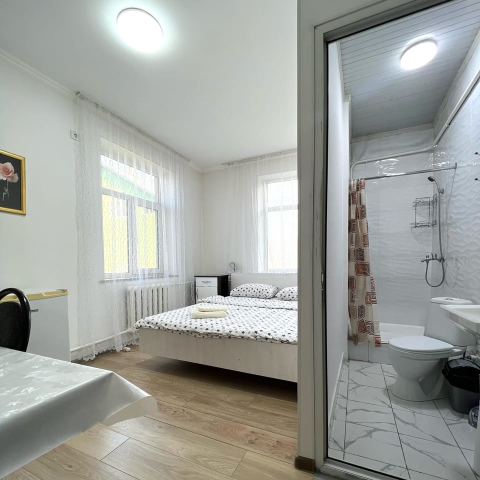 Standard Double Room | Iron/ironing board (on request), WiFi (free), bed sheets