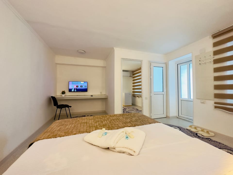 Standard Double Room | Iron/ironing board (on request), WiFi (free), bed sheets