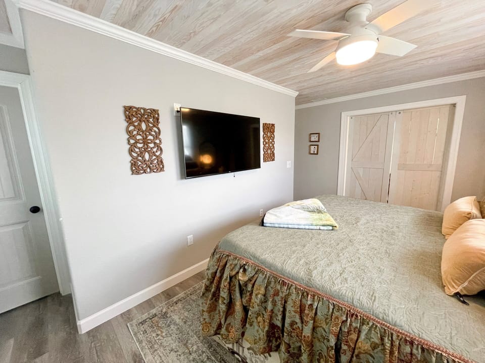Primary Bedroom (alternate view)