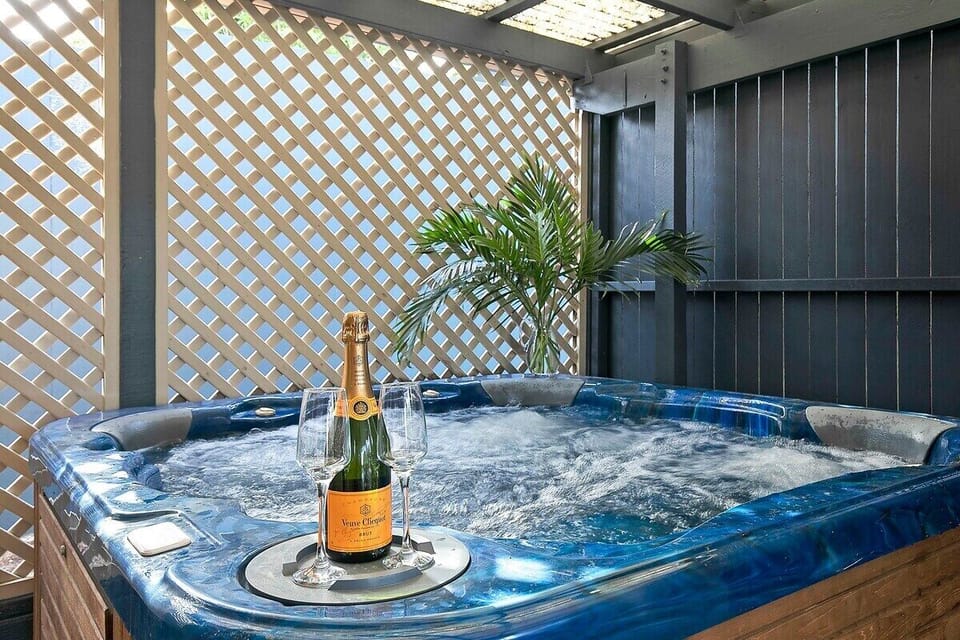Indoor spa tub
