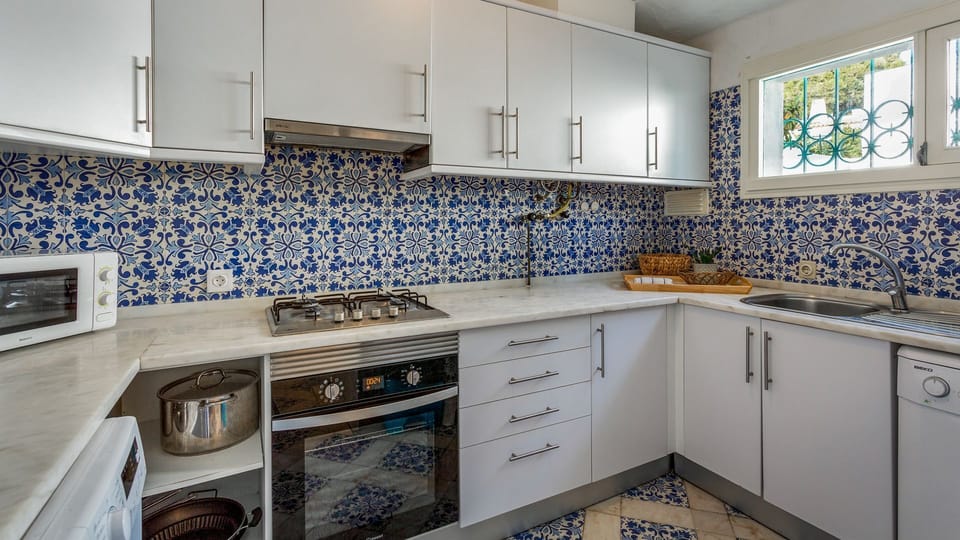 Main house - Fully equipped kitchen for your homemade meals. #cooking #kitchen