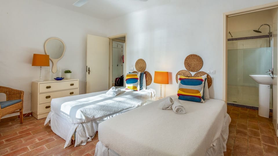Unwind in this charming bedroom featuring two comfortable beds and convenient en-suite access to a refreshing shower.
#Bedroom #EnsuiteBathroom #LovelyStay