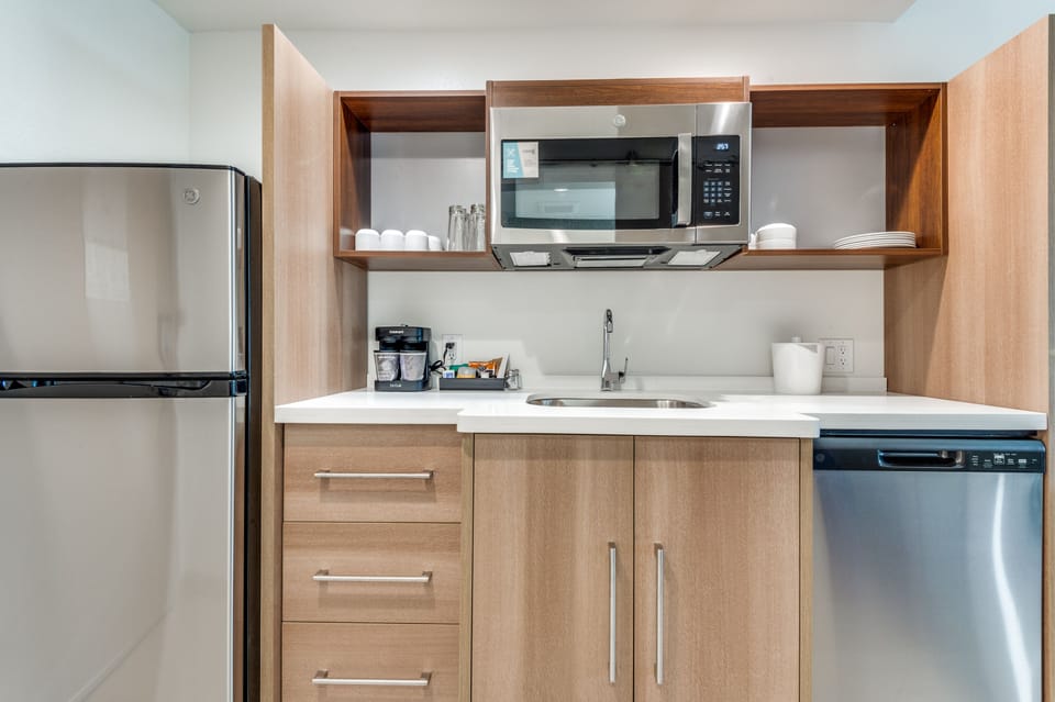 Studio, 2 Queen Beds, Accessible (3x3 Shower) | Soundproofing, iron/ironing board