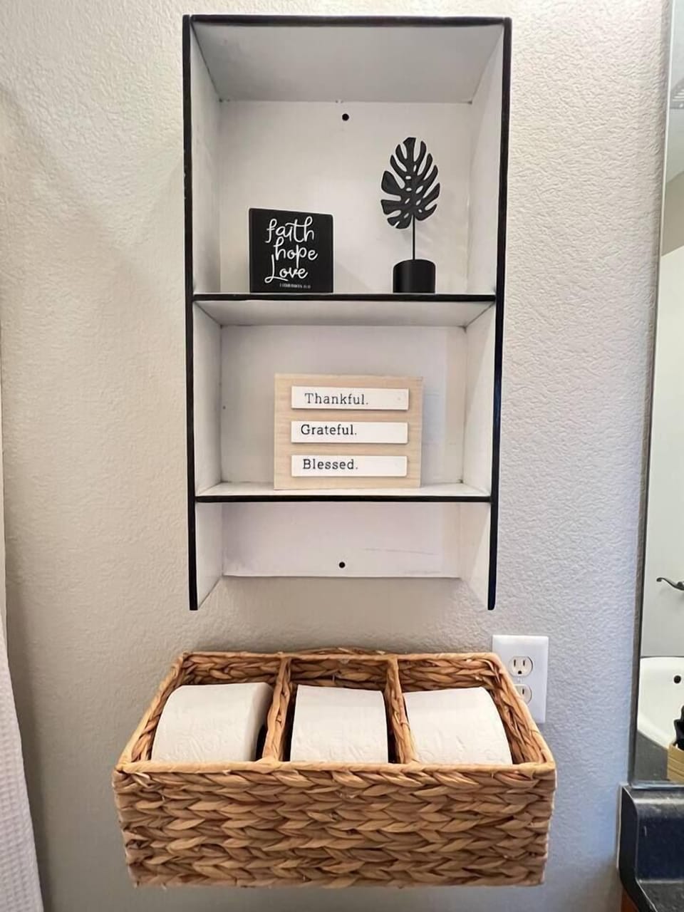 Our 'thankful,' 'grateful,' 'blessed' mini decor serves as a gentle reminder to appreciate life's little joys. Let these tiny treasures spark big smiles and warm hearts during your stay. After all, it's the little things that make life sweet!