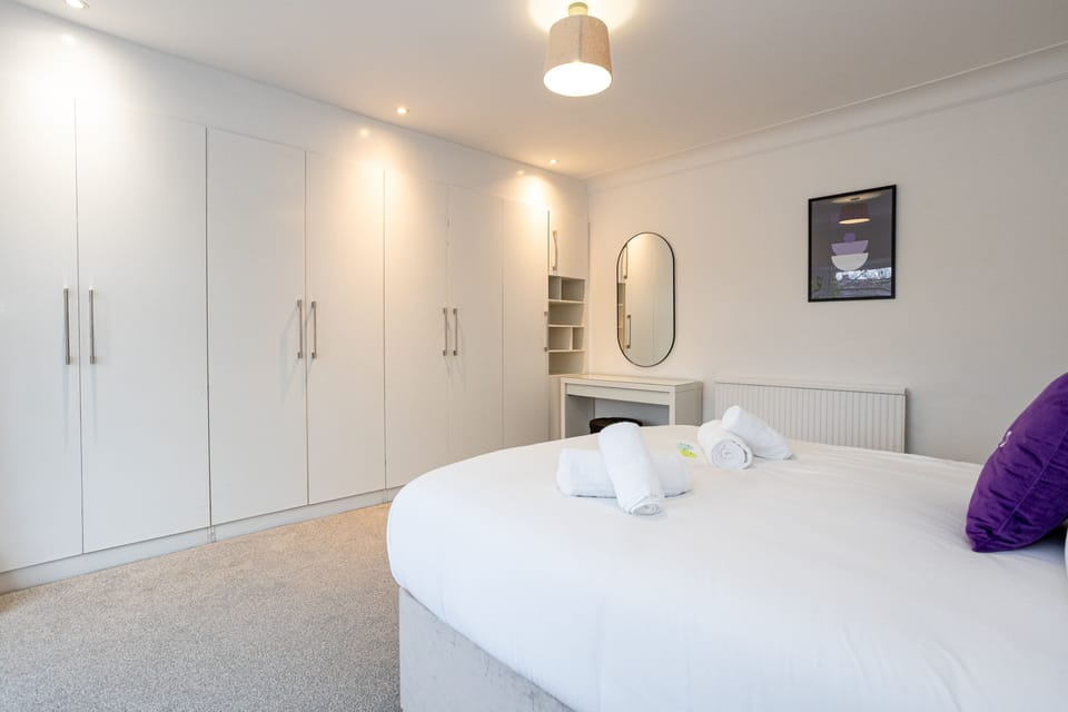 Pillo Rooms - 4BR House near Heaton Park House in Prestwich