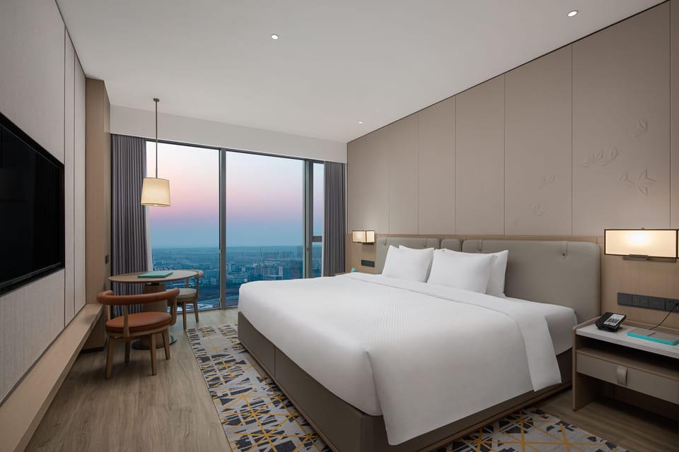 Deluxe Room, 1 King Bed, Non Smoking | WiFi (free)