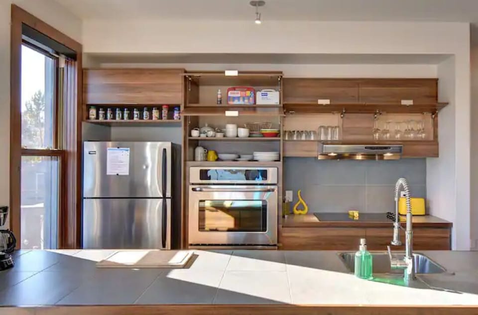 Fully stocked kitchen (including spices)