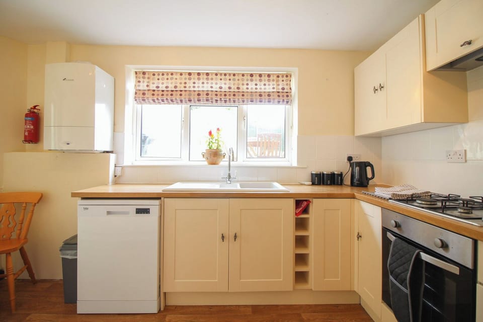 Kitchen area | Sunny Corner Cottage, Hayle