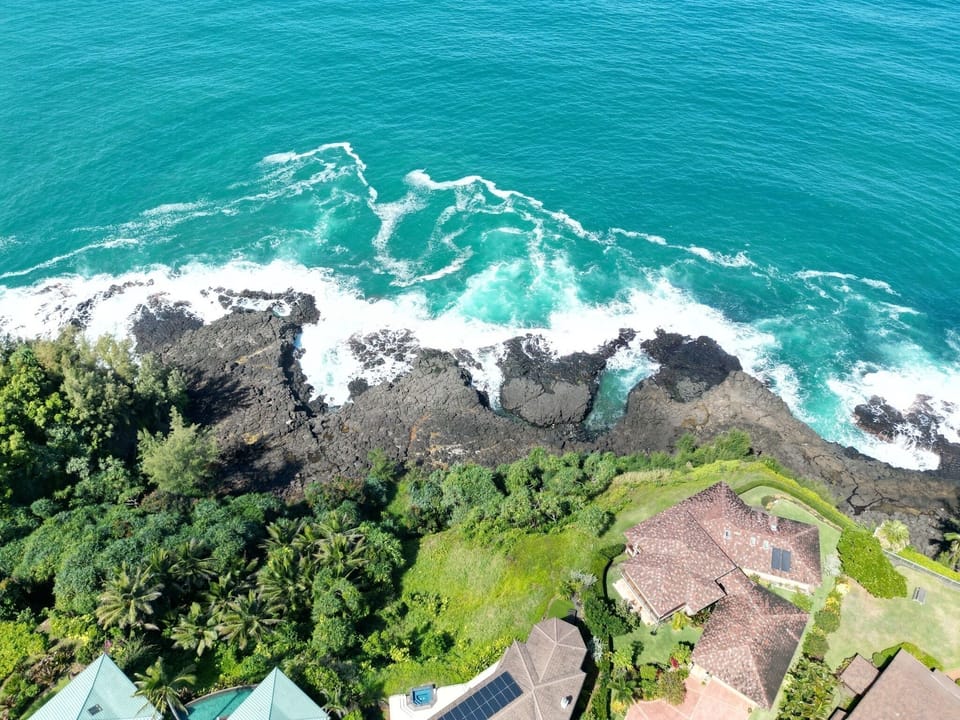 Overhead shot of the Queen's Bath shoreline during high surf. Careful out there!