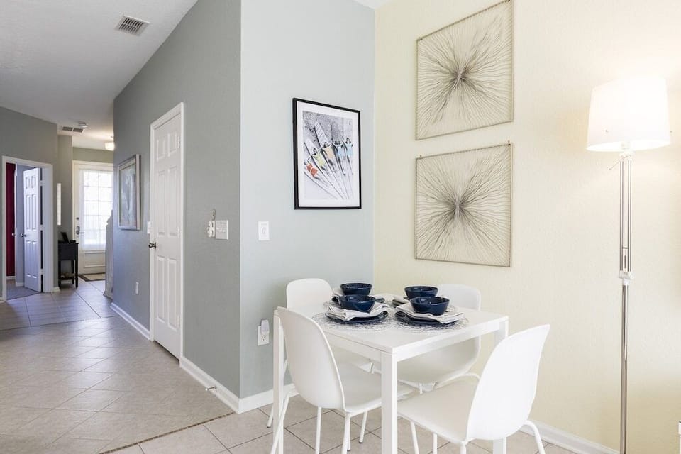 Dining table for 4 and 4 additional bar area seating
