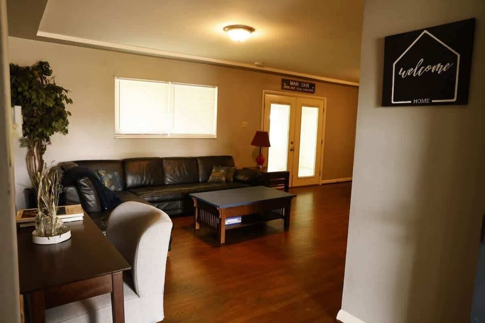 Entryway into the living room.