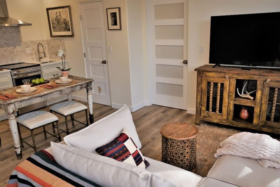Living Area | Kitchen