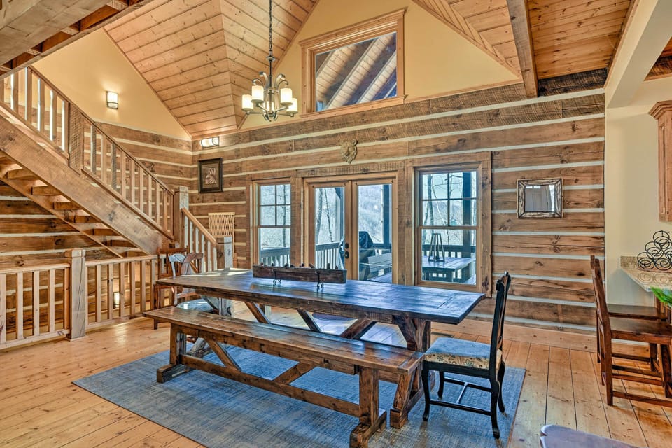 Dining Table | Dishware/Flatware Provided