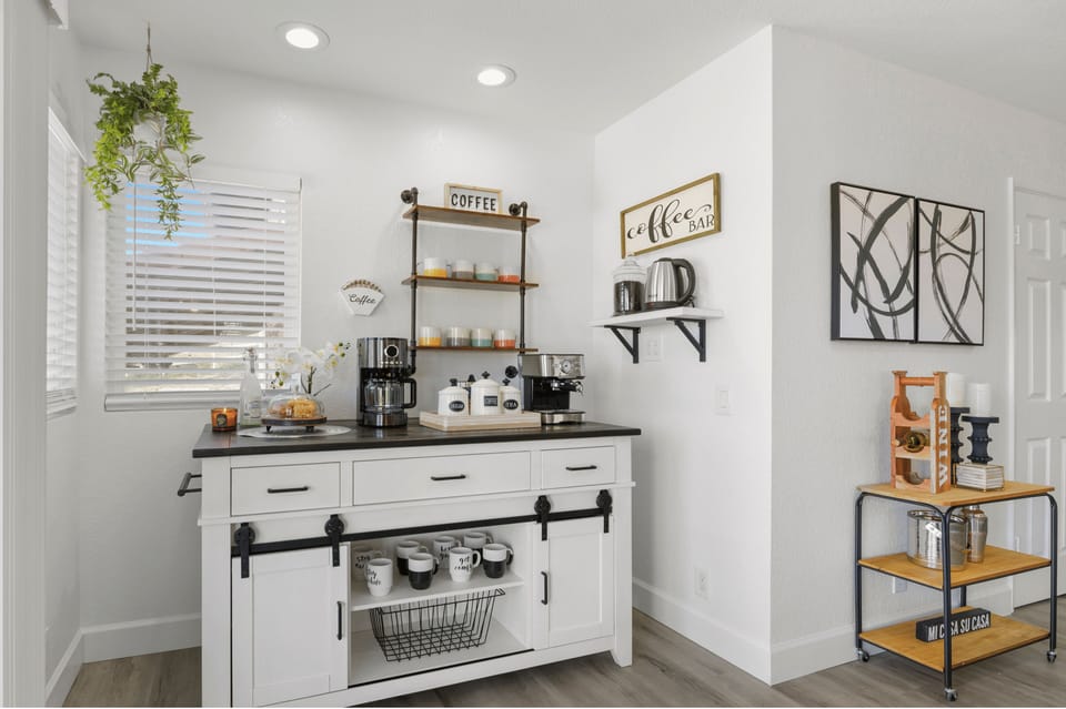 Start your day right with our complimentary coffee & tea bar!
