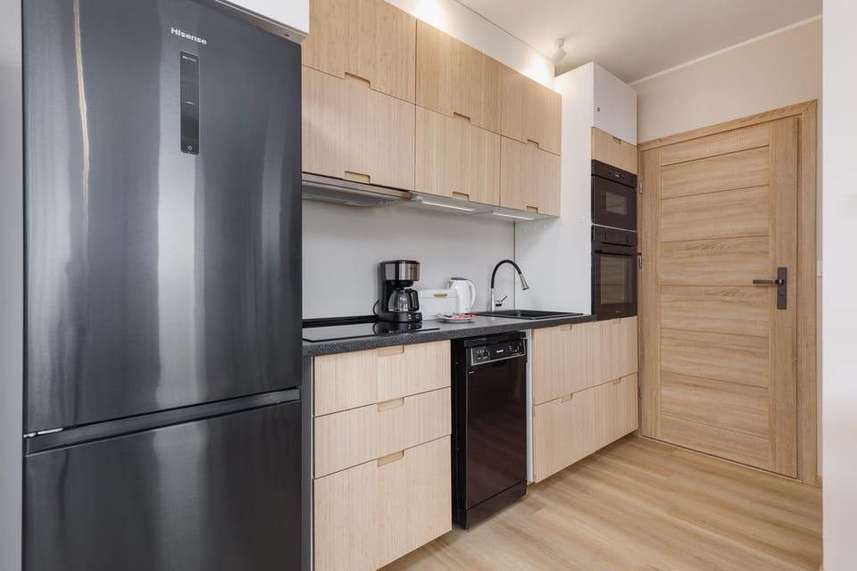 Modern, fully equipped kitchenette. 